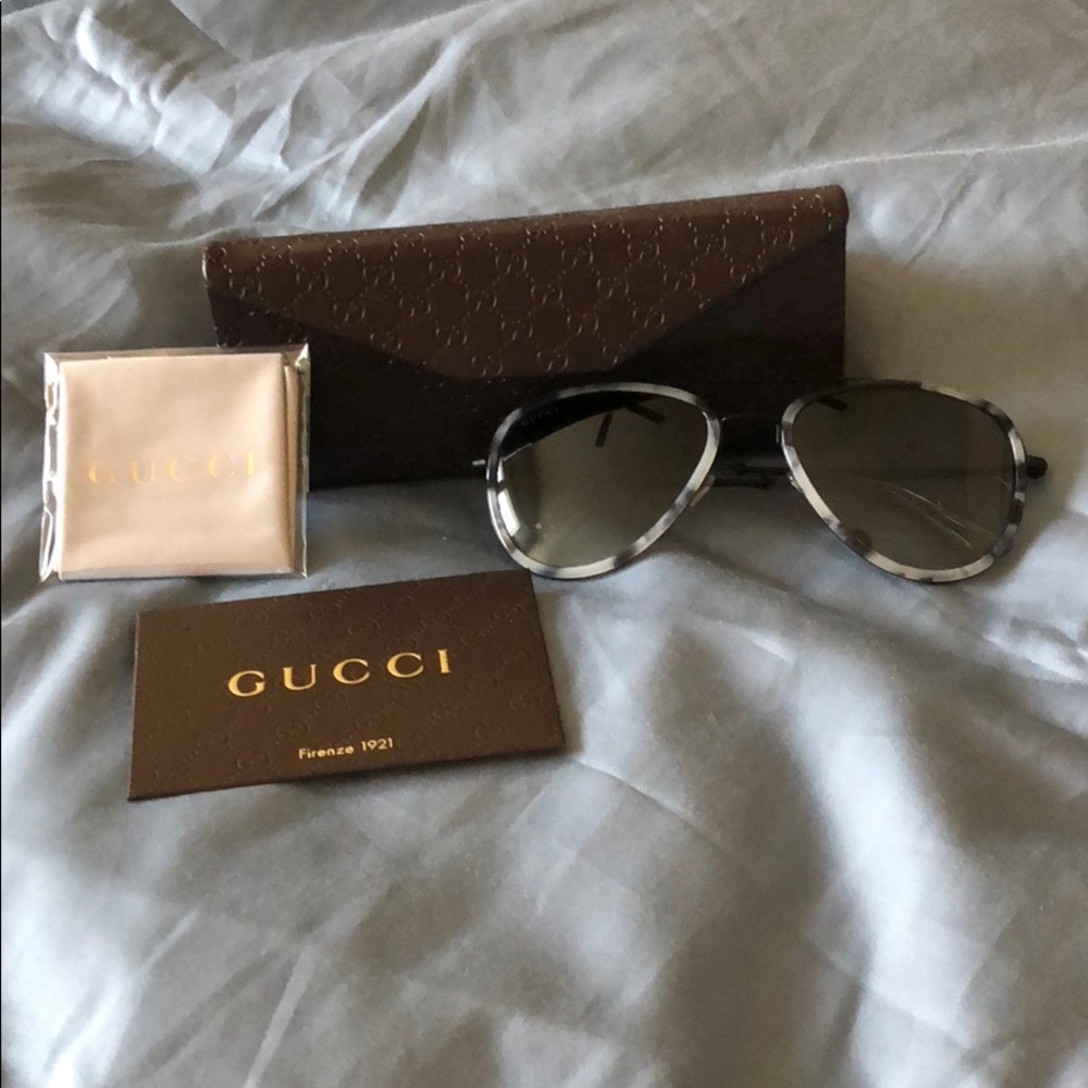 Men’s Gucci aviator sunglasses